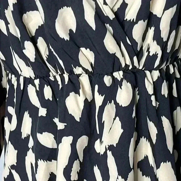 SHEIN Curve Abstract Black Tan Print Wrap Blouse Size 2X - Picture 4 of 7